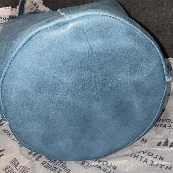 Portland Leather Aqua Classic Devan Bucket Tote - Picture 6 of 12